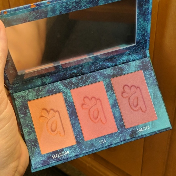 Alamar blush palette - Picture 2 of 2